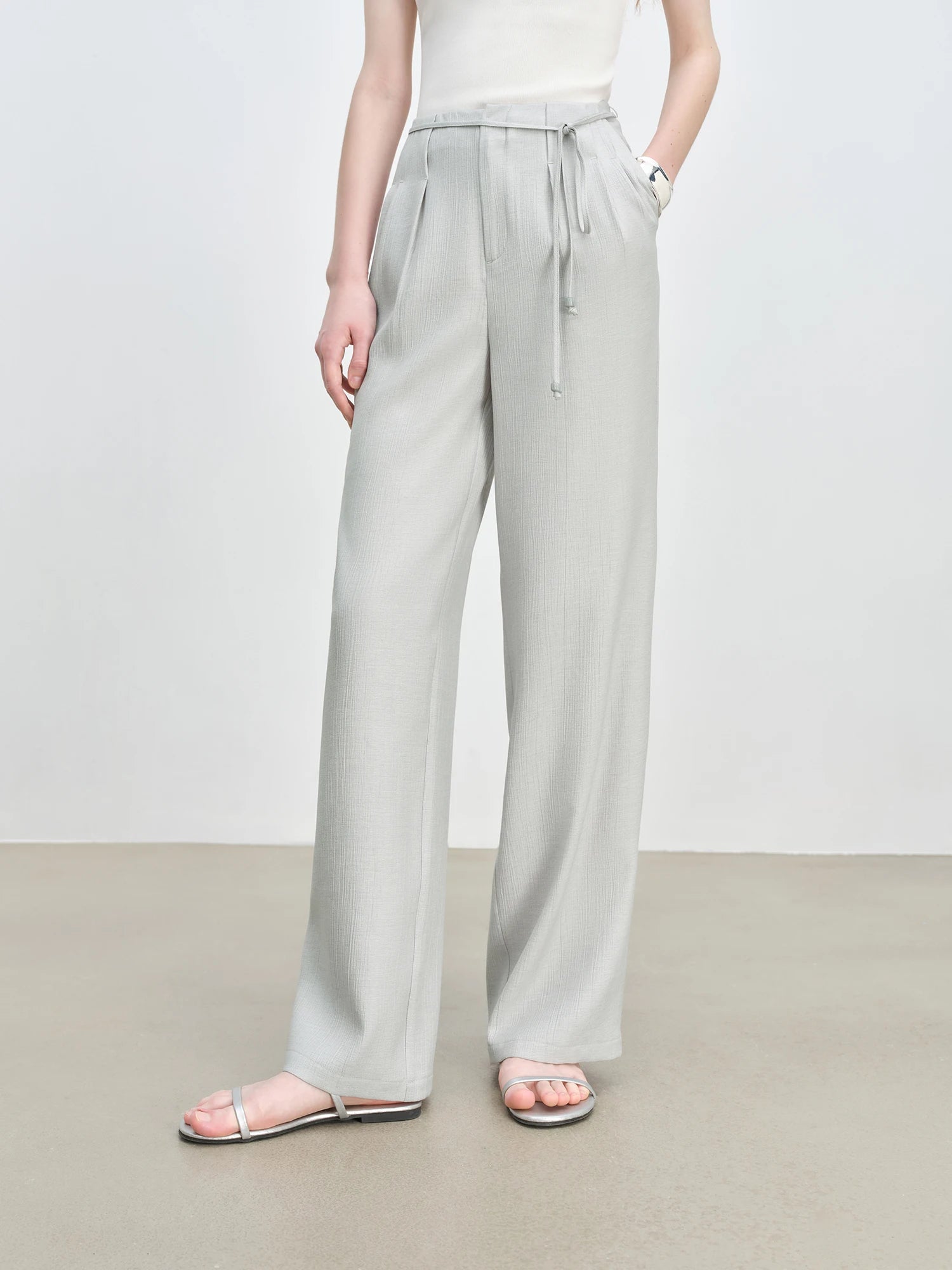 חליפת קז׳ואל-אלגנט מחויטת מבד נעים