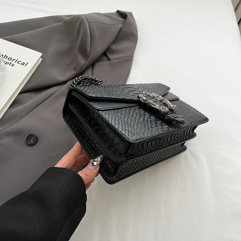 תיק צד דמוי עור עם סגירת פרסה