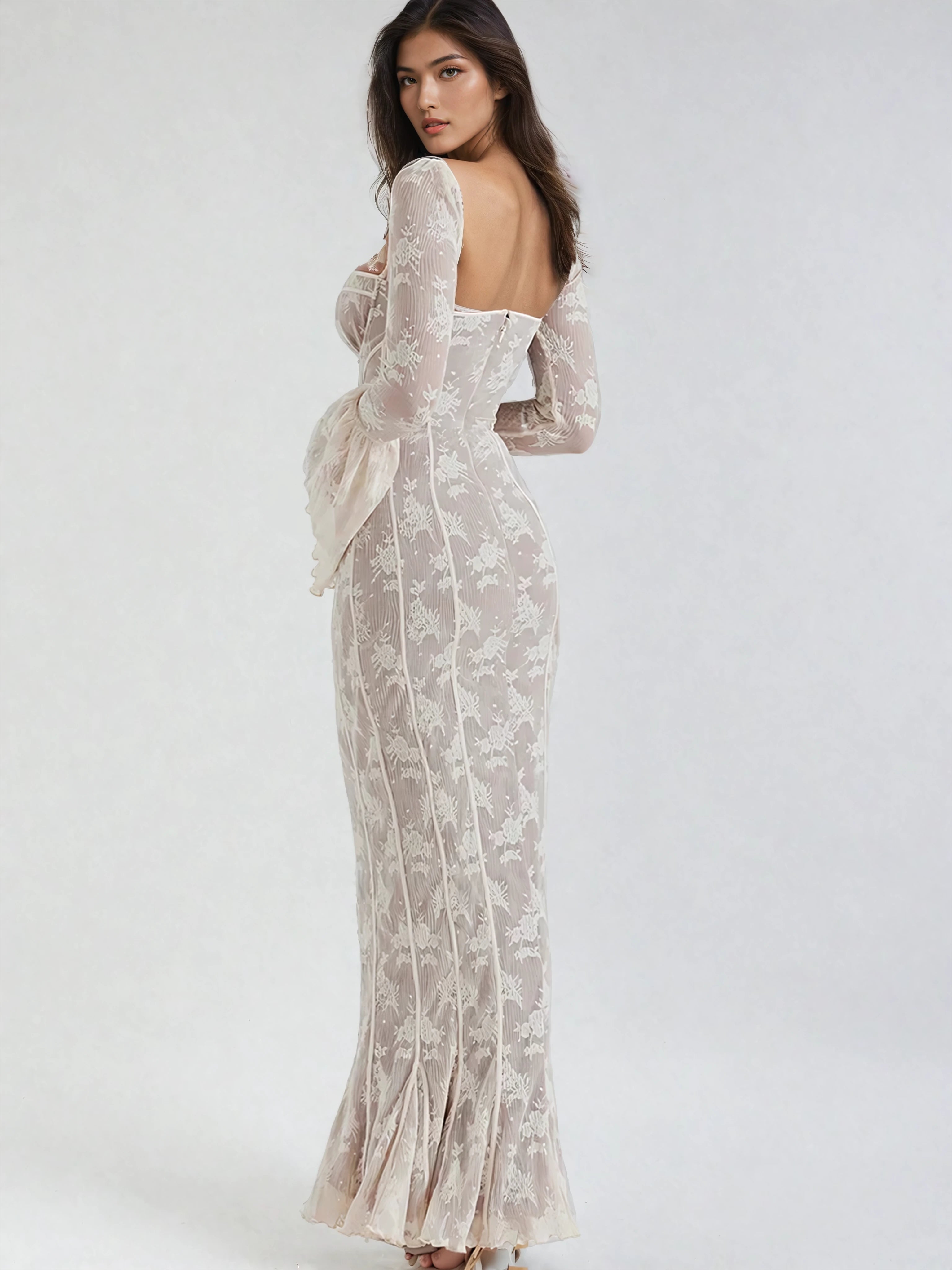 שמלת תחרה עדינה אלגנטית