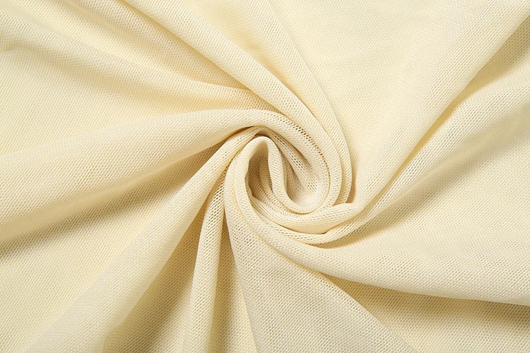 שמלת מקסי בגזרת הלטר נשפכת