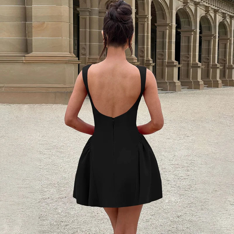 שמלת מיני בגזרת פעמון אלגנטית