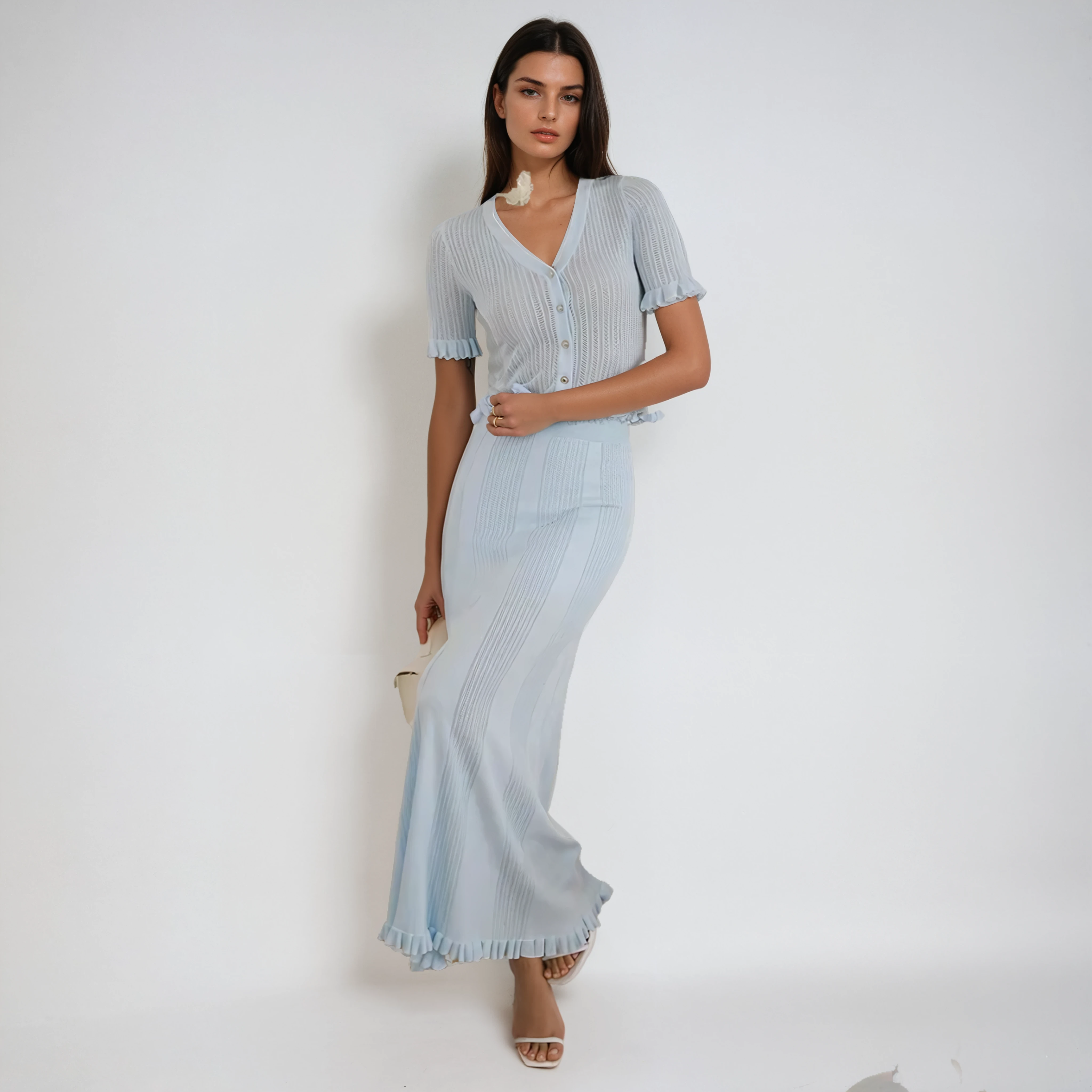 חליפת חצאית מחויטת וקלילה