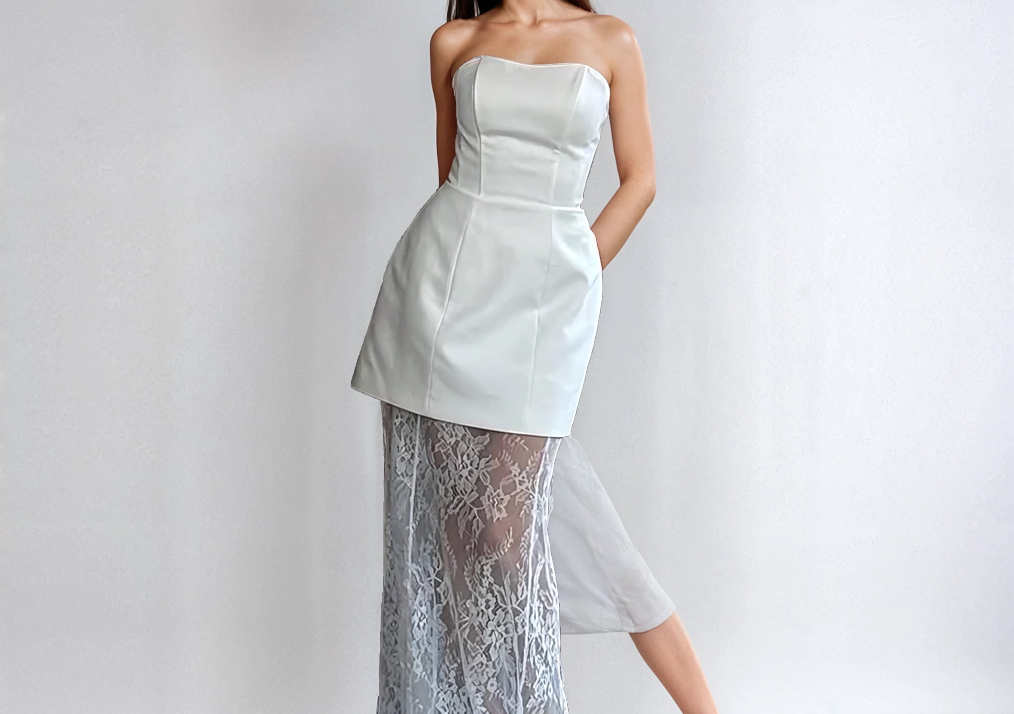 שמלת סטרפלס כפולה בשילוב תחרה