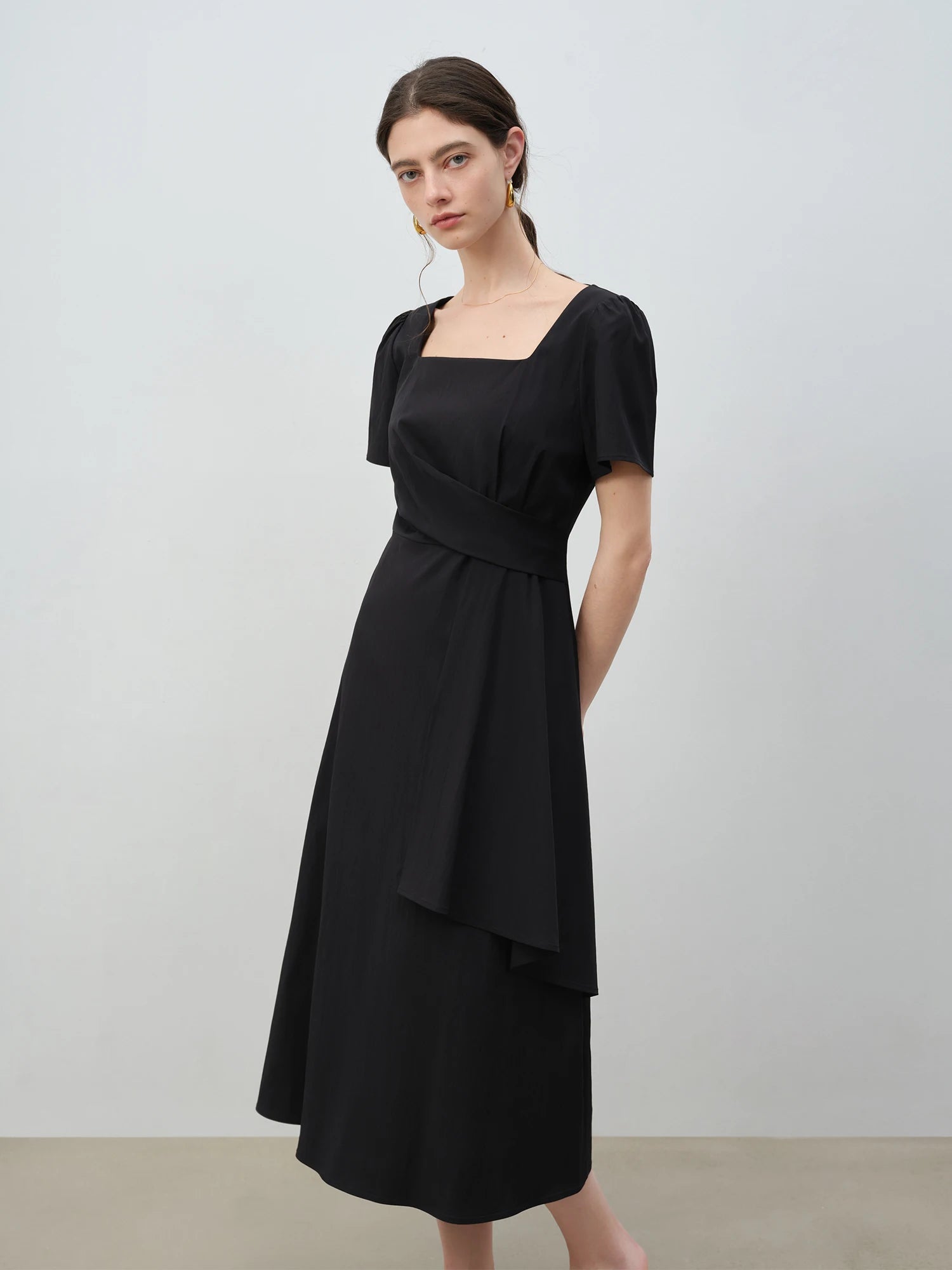 שמלה קיצית מבד נושם