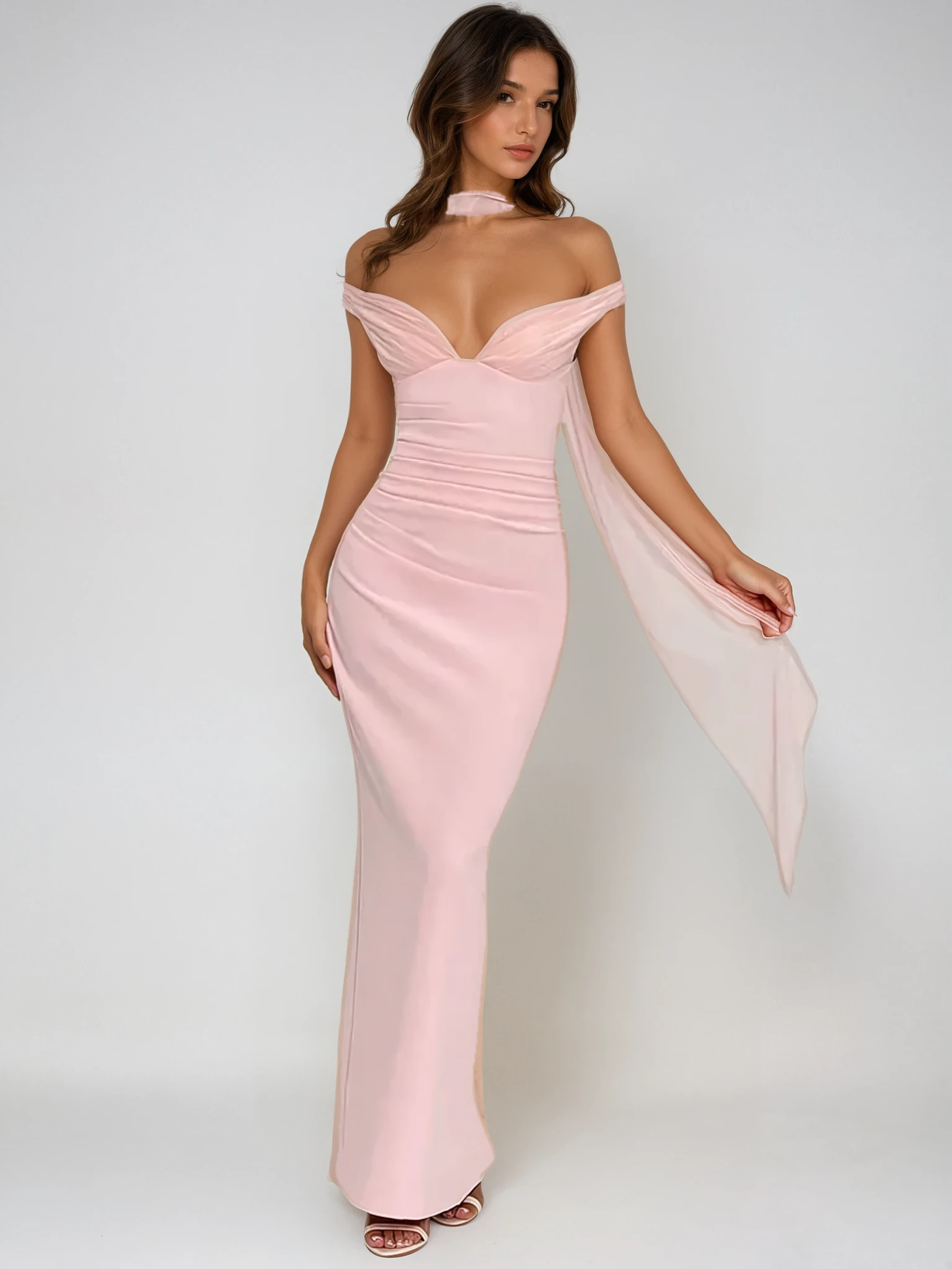 שמלת מקסי אלגנטית בשילוב צעיף תחרה