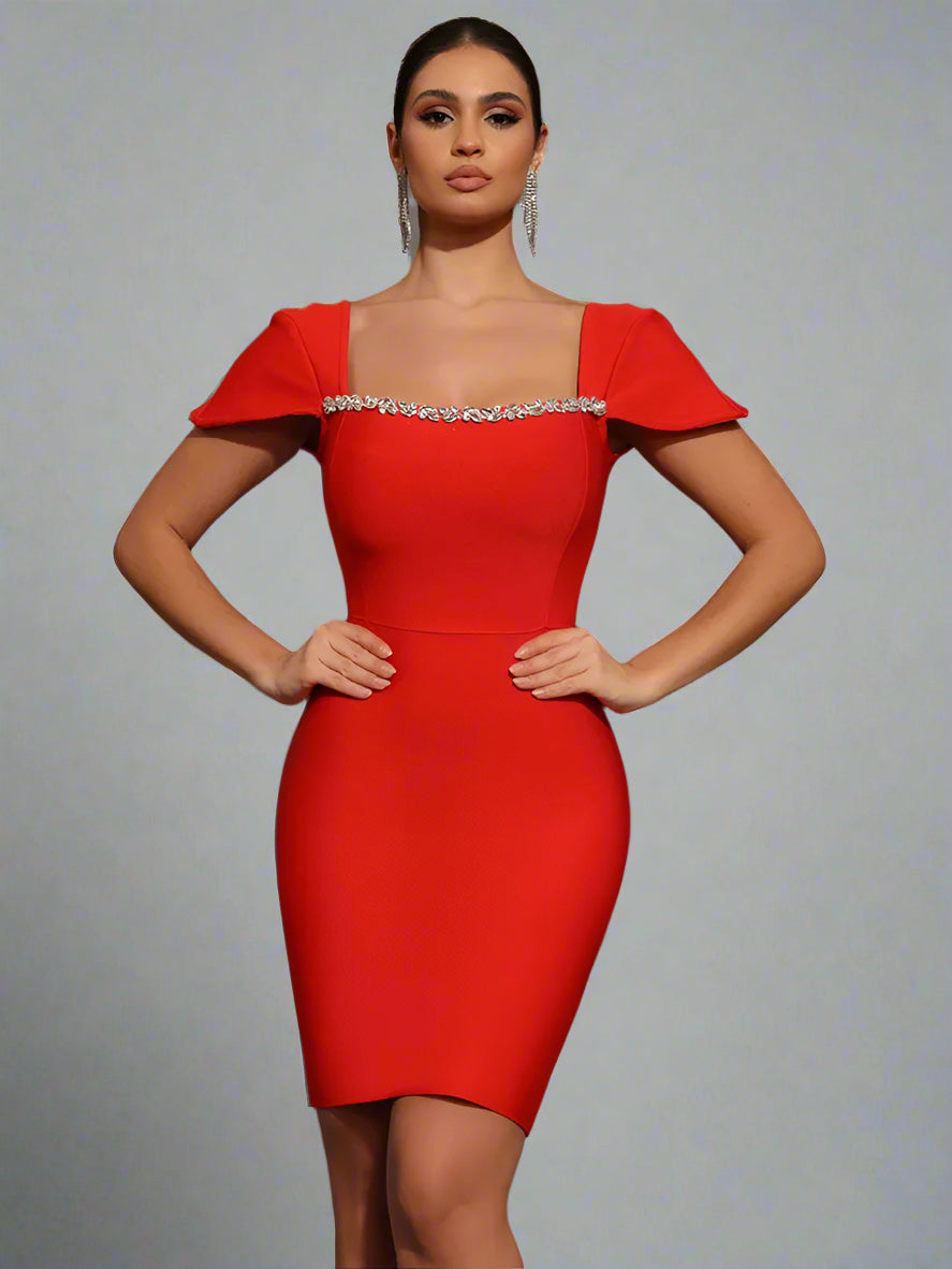 שמלת מיני אלגנטית עם מחשוף מרובע