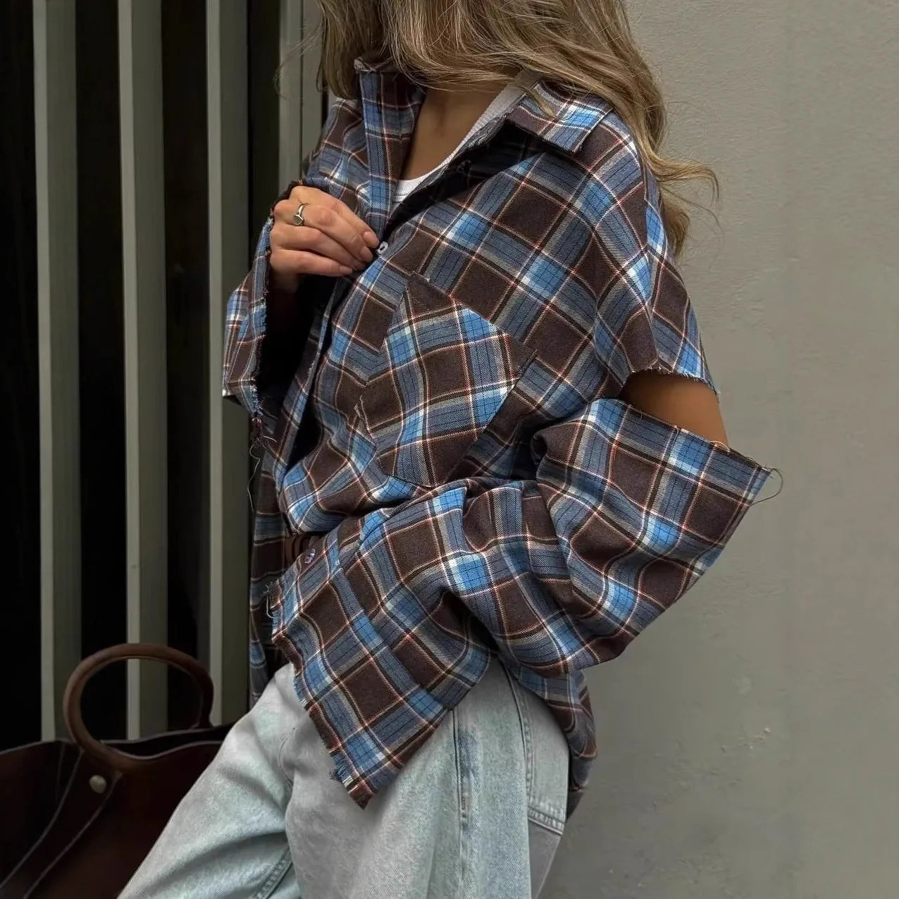 מכופתרת משובצת עם קרעים- אדלה