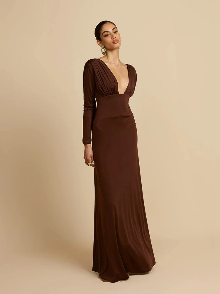 שמלת מקסי עם מחשוף עמוק