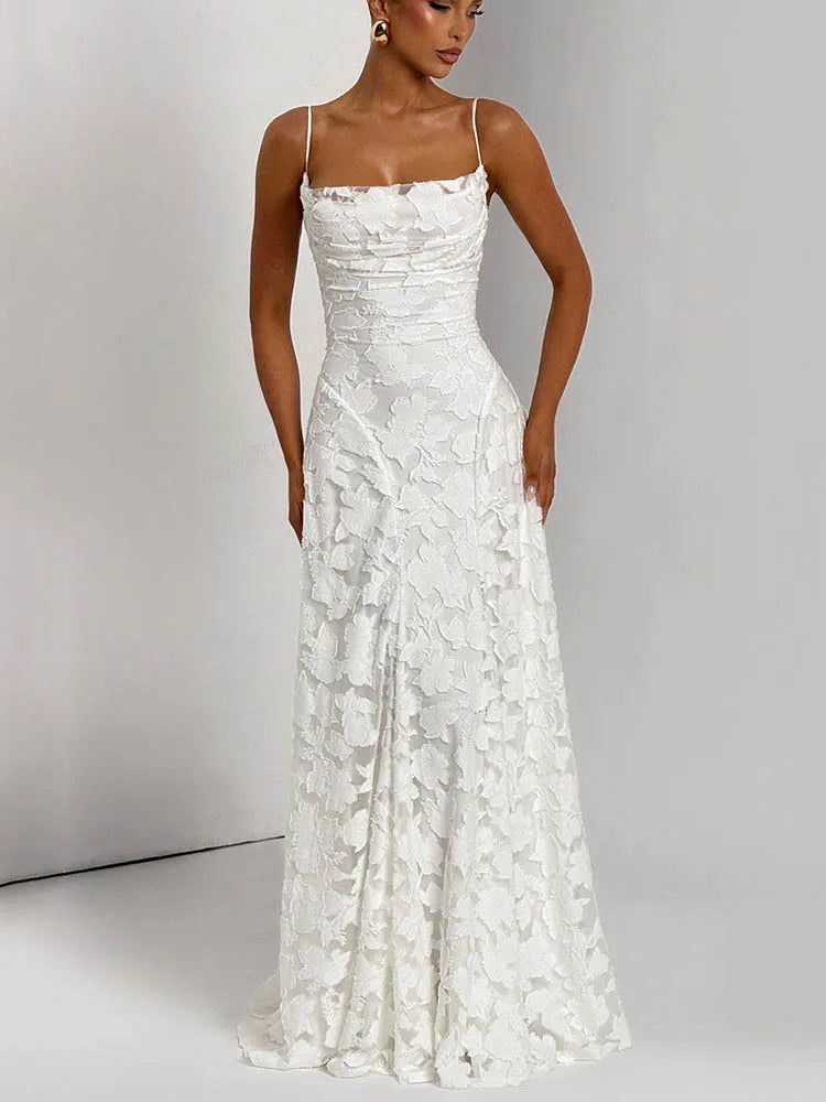 שמלת תחרה מעוצבת