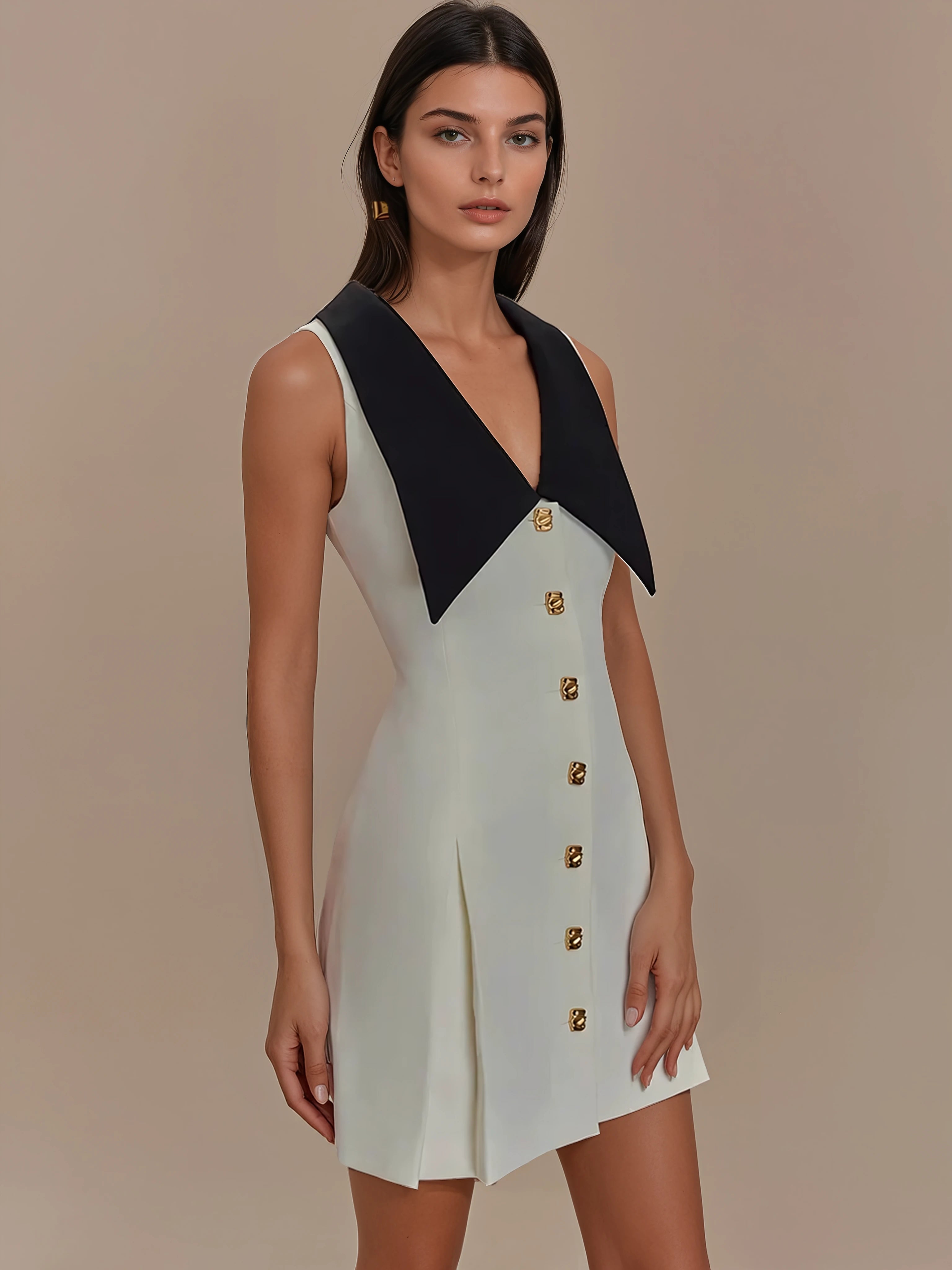 שמלת מיני עם צווארון נשפך