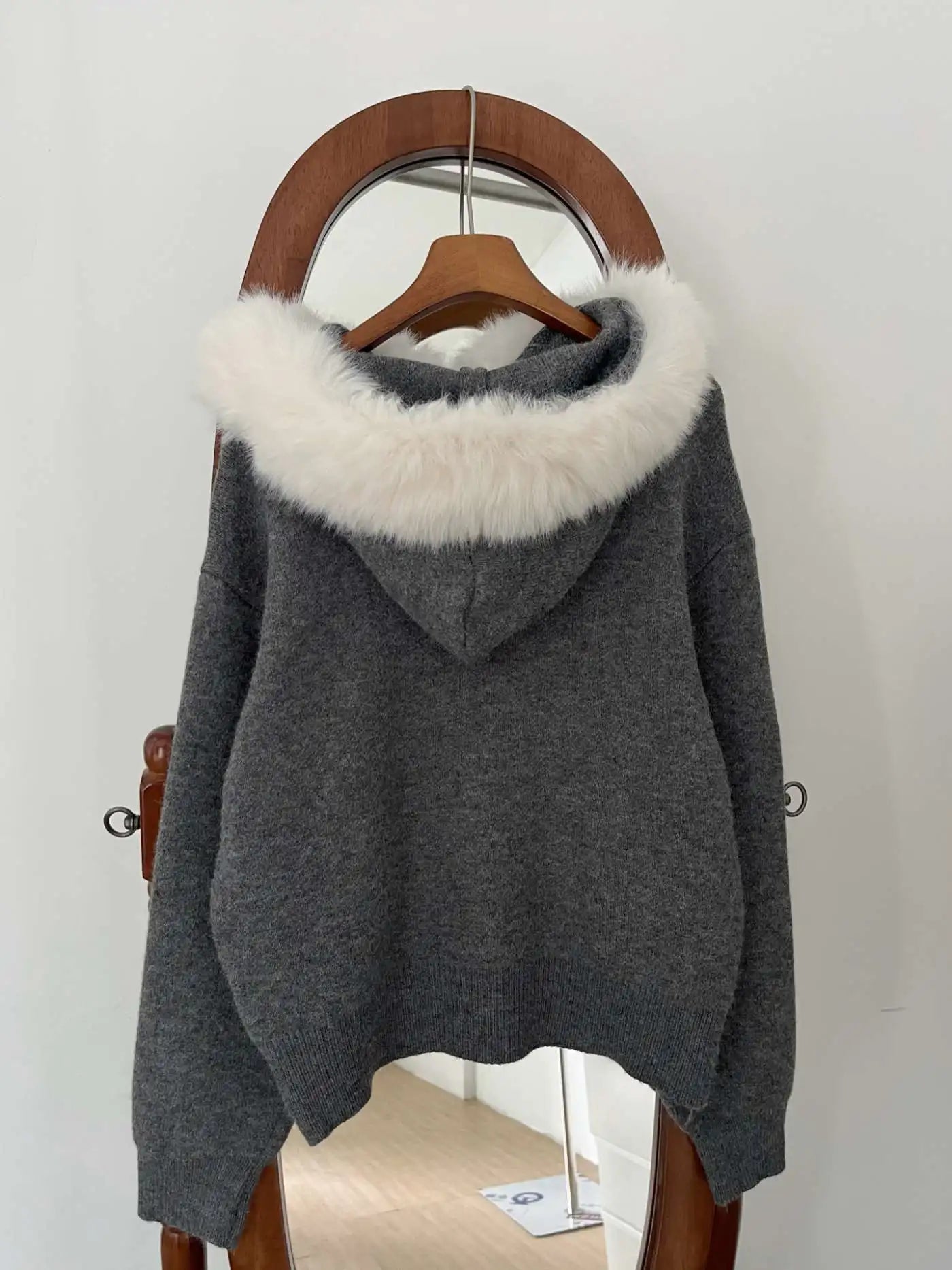 סוודר צווארון פרווה - דלית