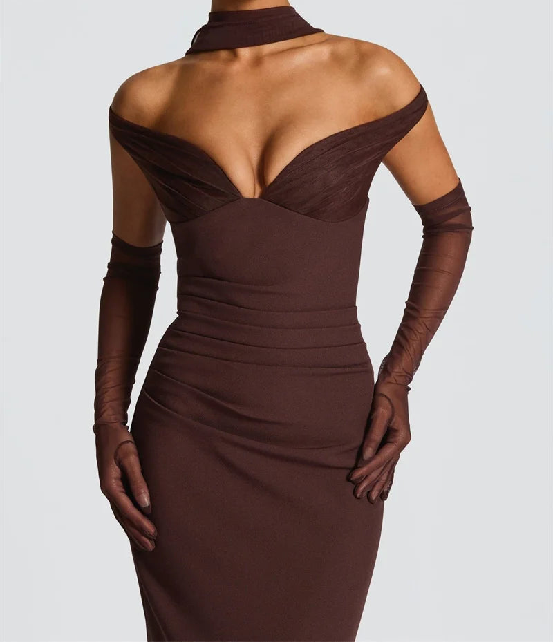 שמלת מקסי אלגנטית בשילוב צעיף תחרה