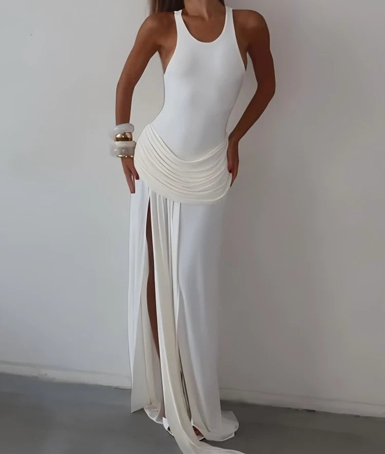 שמלה בגזרה נשפכת ושסע עמוק