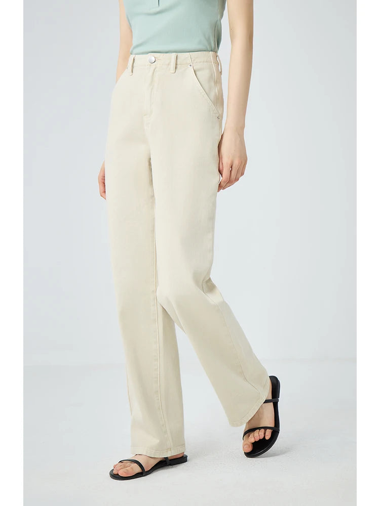 ג׳ינס מחויט ונוח בגזרה ישרה