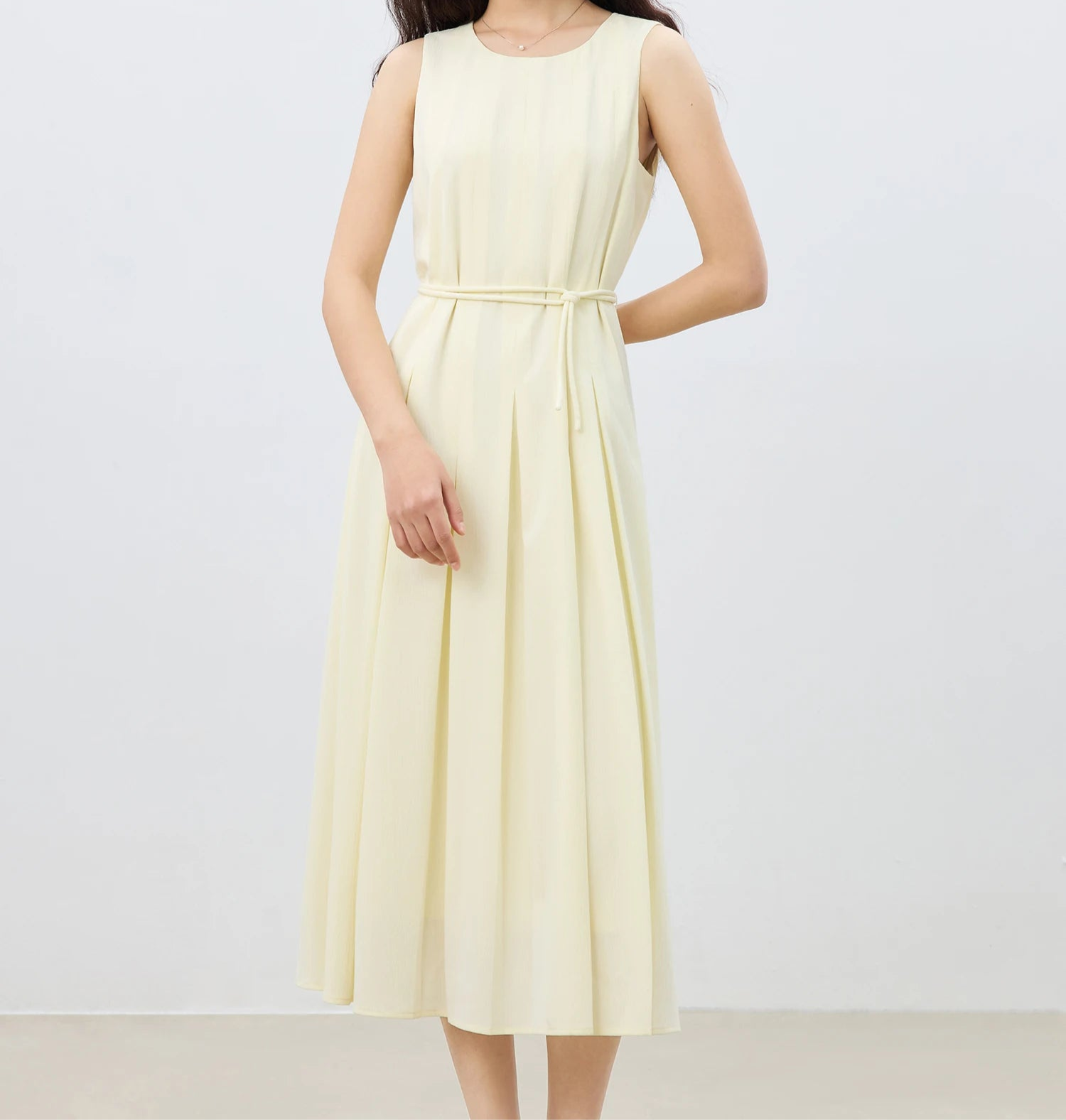 שמלת מידי מחויטת אלגנטית