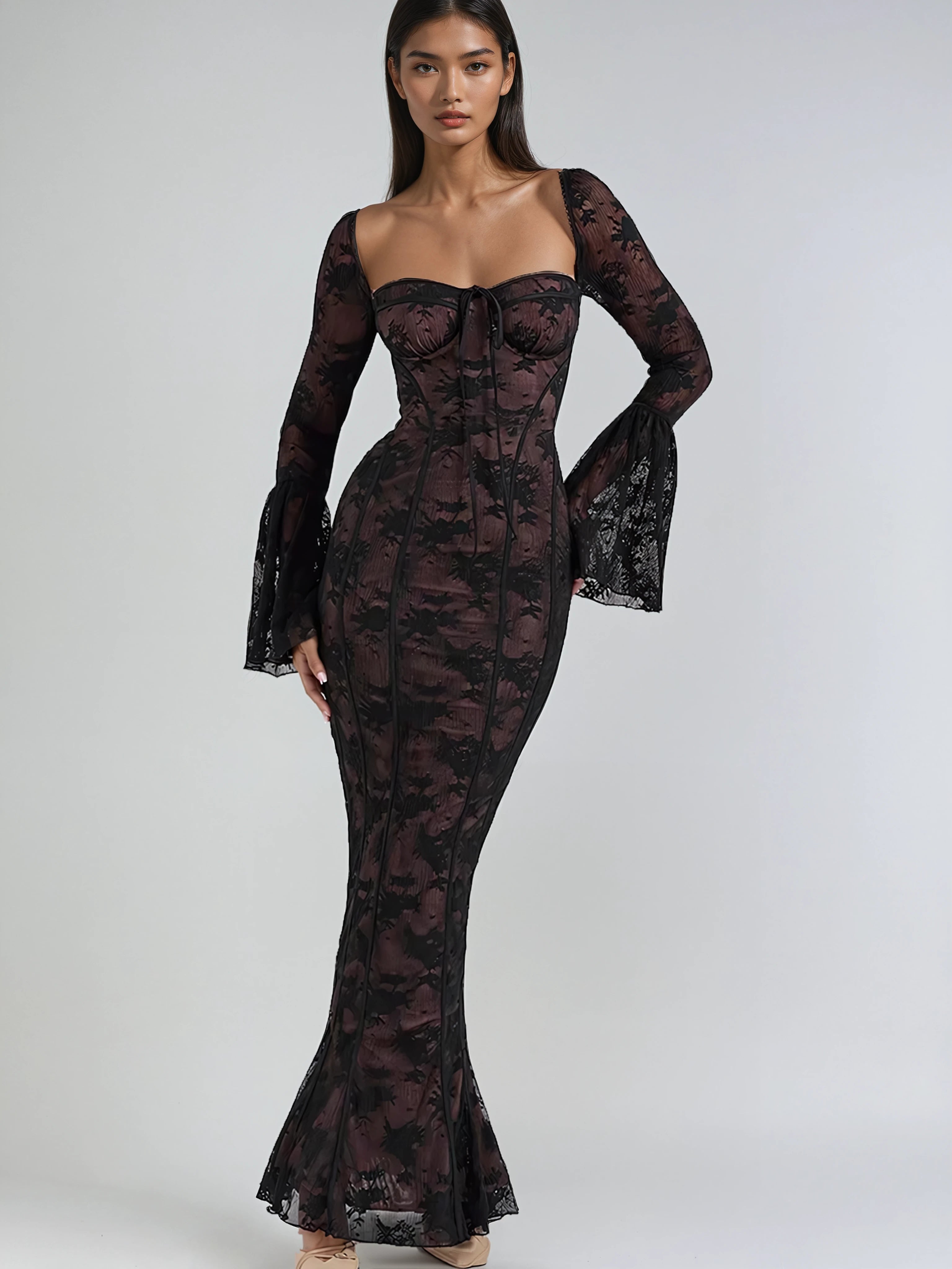 שמלת תחרה עדינה אלגנטית