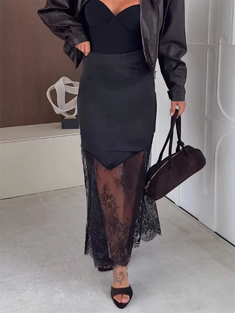 חצאית סאטן בשילוב תחרה- נואל