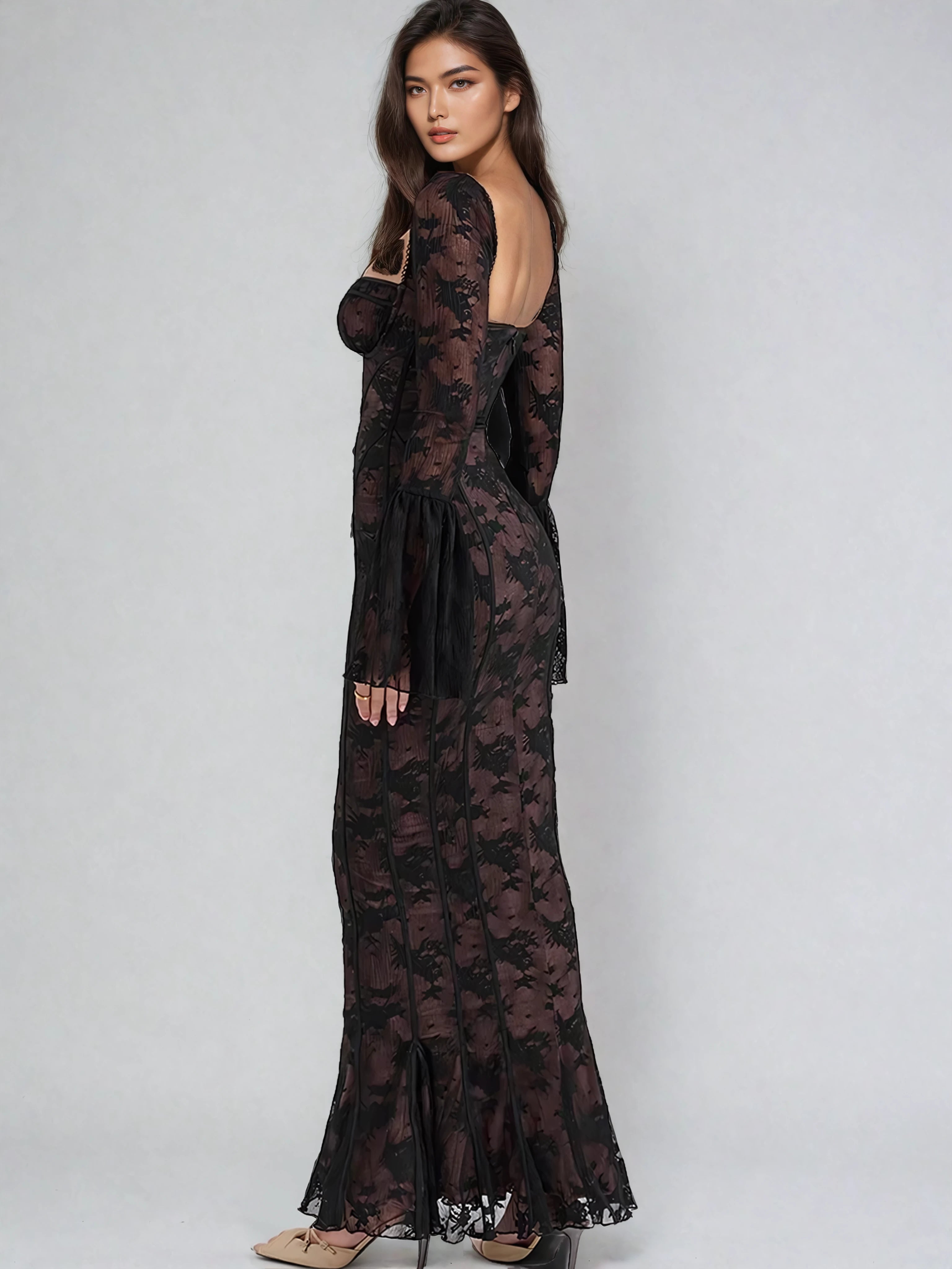 שמלת תחרה עדינה אלגנטית