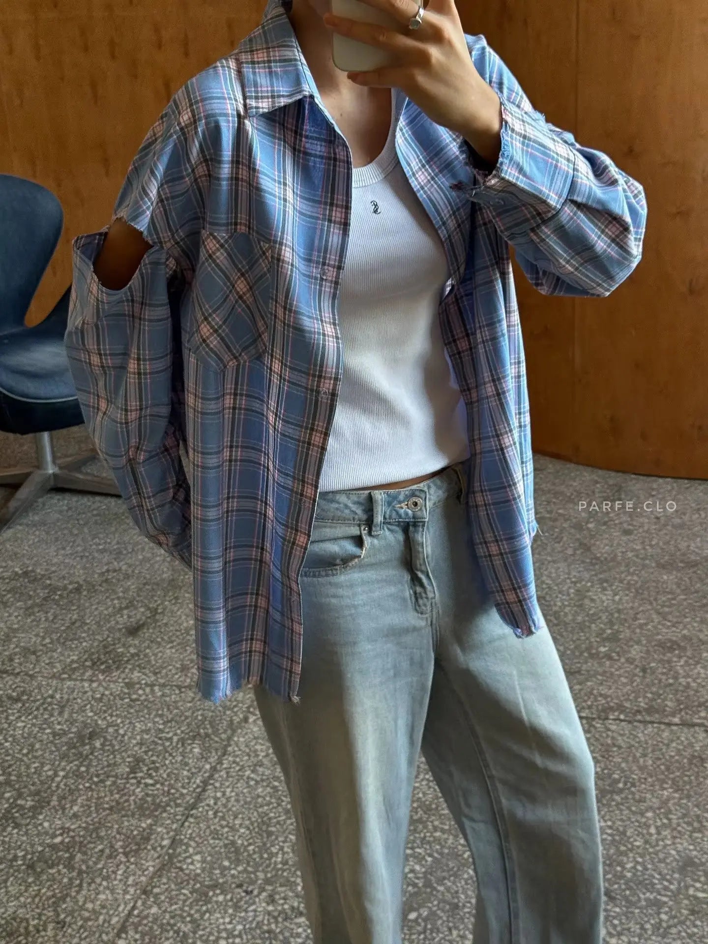 מכופתרת משובצת עם קרעים- אדלה