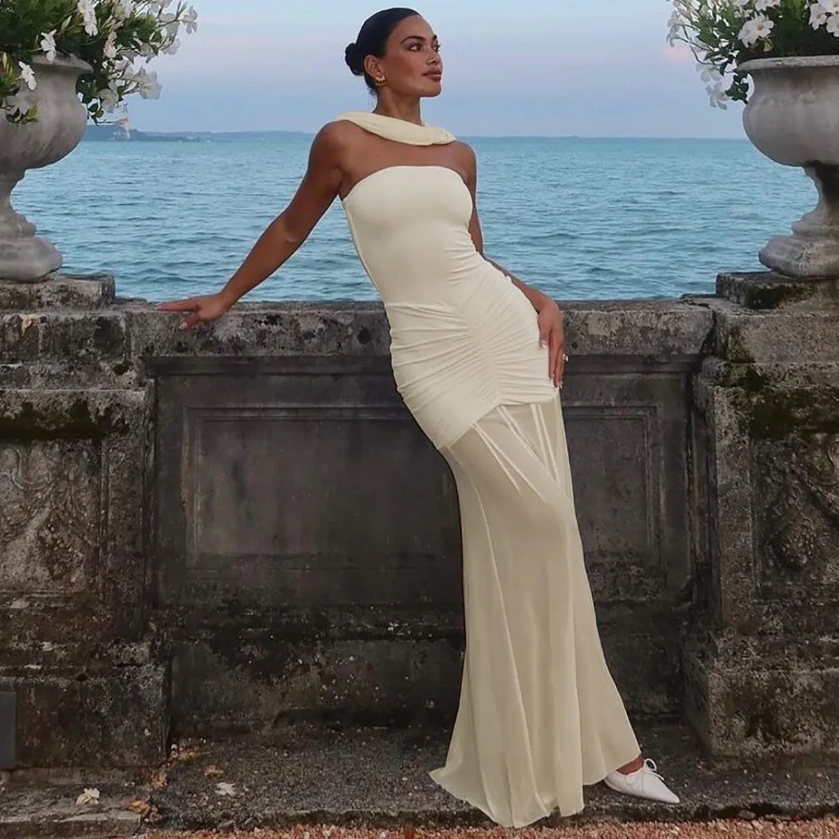 שמלת מקסי סטרפלס מעוטרת וולנים יוקרתית