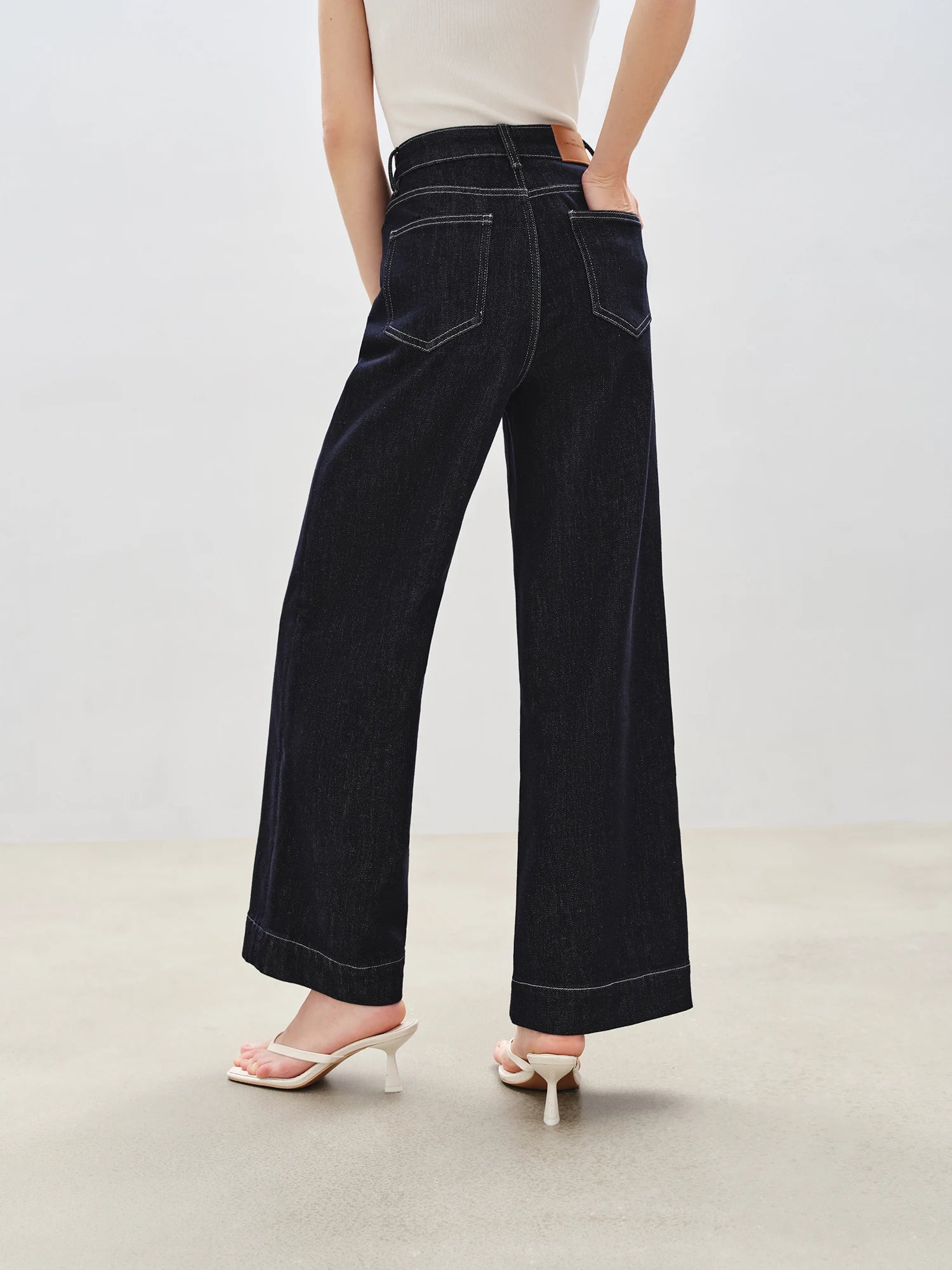 ג׳ינס ישר מתרחב