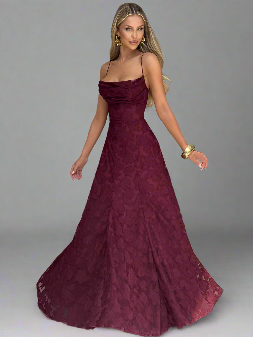 שמלת תחרה מעוצבת