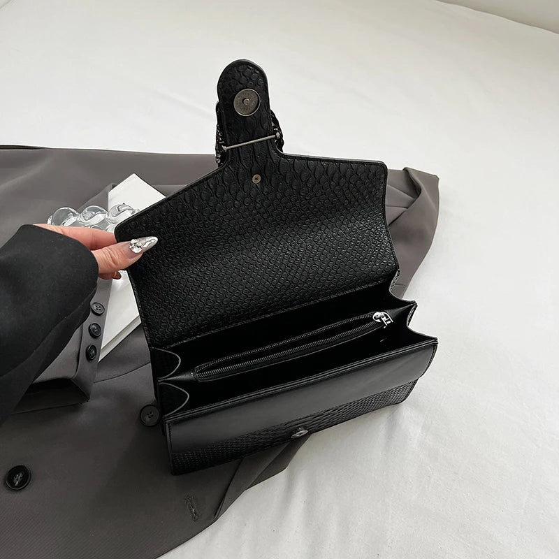 תיק צד דמוי עור עם סגירת פרסה