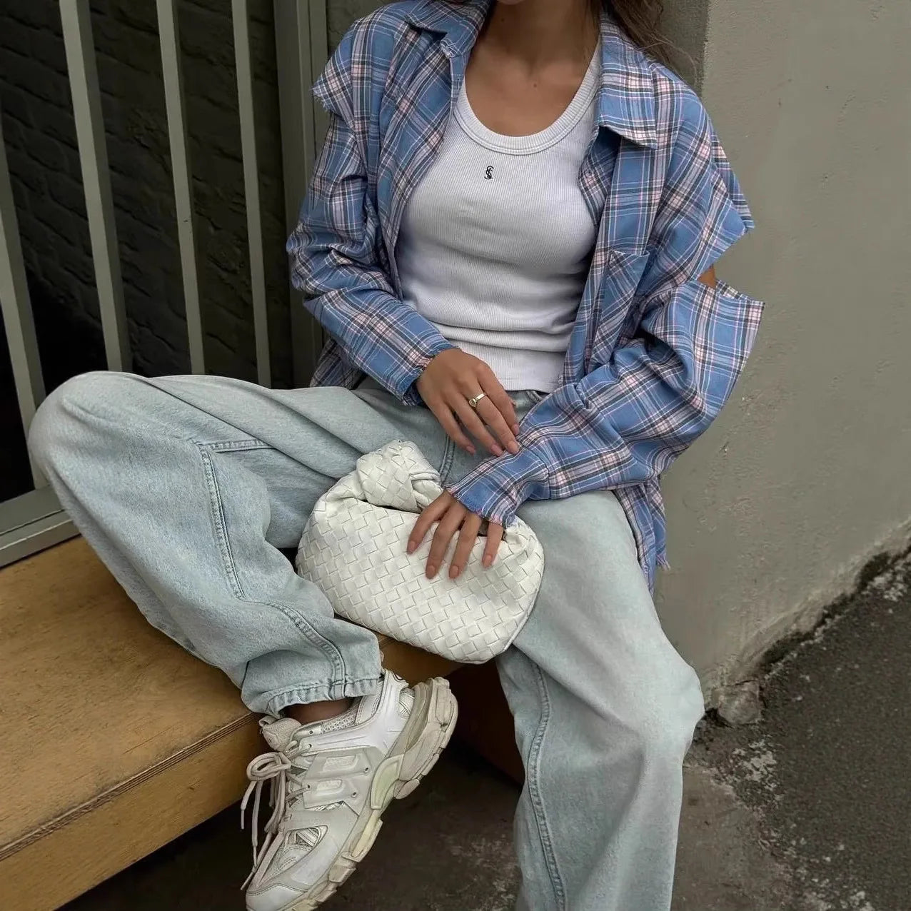 מכופתרת משובצת עם קרעים- אדלה