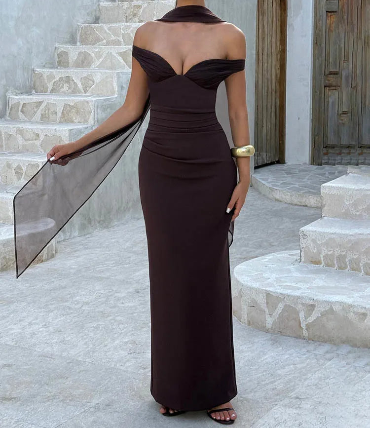 שמלת מקסי אלגנטית בשילוב צעיף תחרה