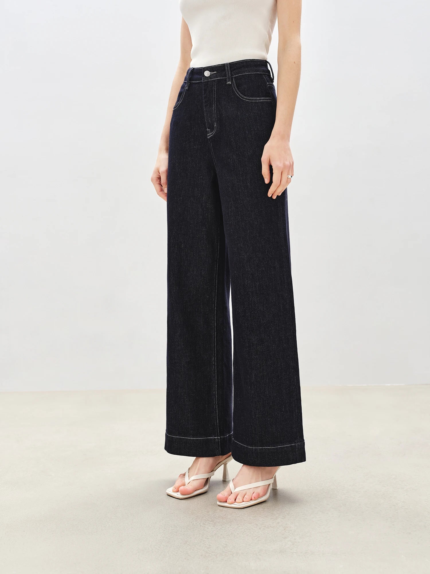 ג׳ינס ישר מתרחב