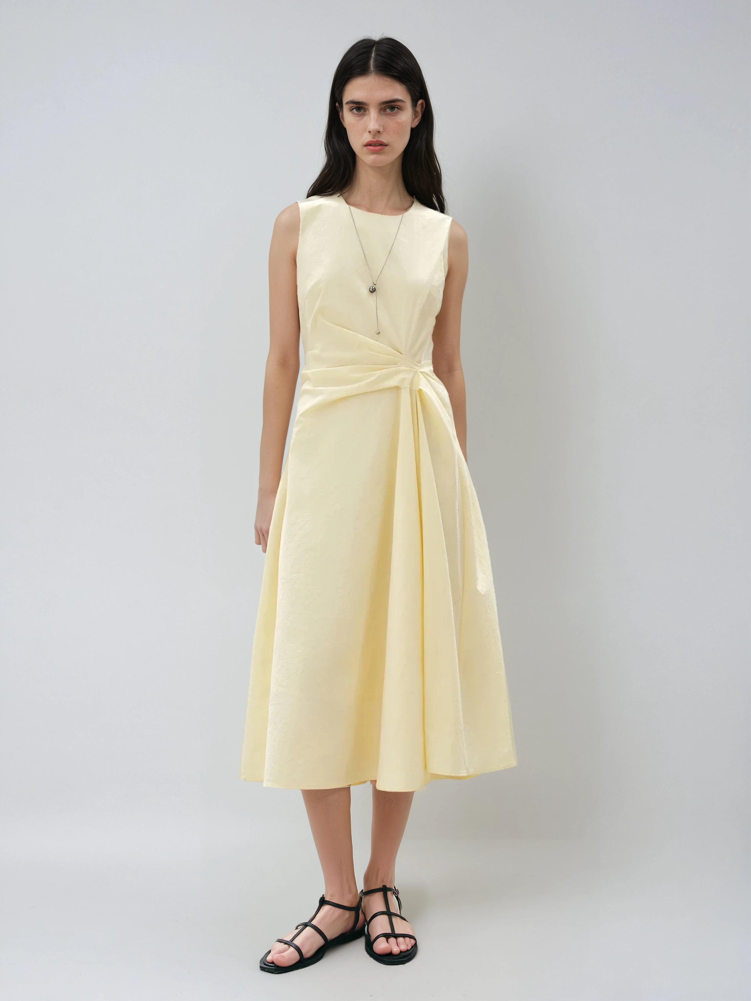 שמלת פעמון מבד רך ונושם