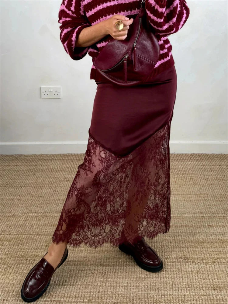 חצאית סאטן בשילוב תחרה- נואל