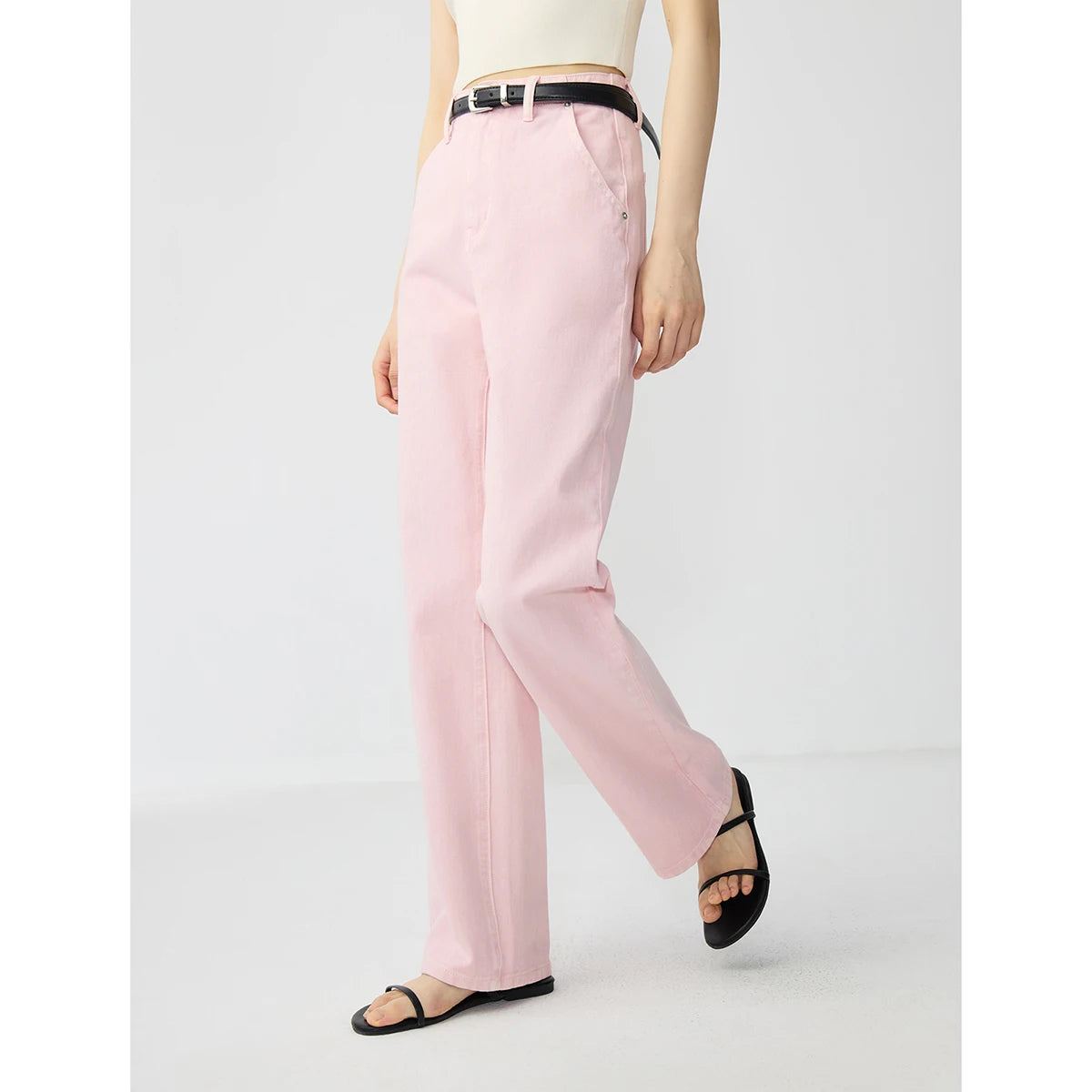 ג׳ינס מחויט ונוח בגזרה ישרה