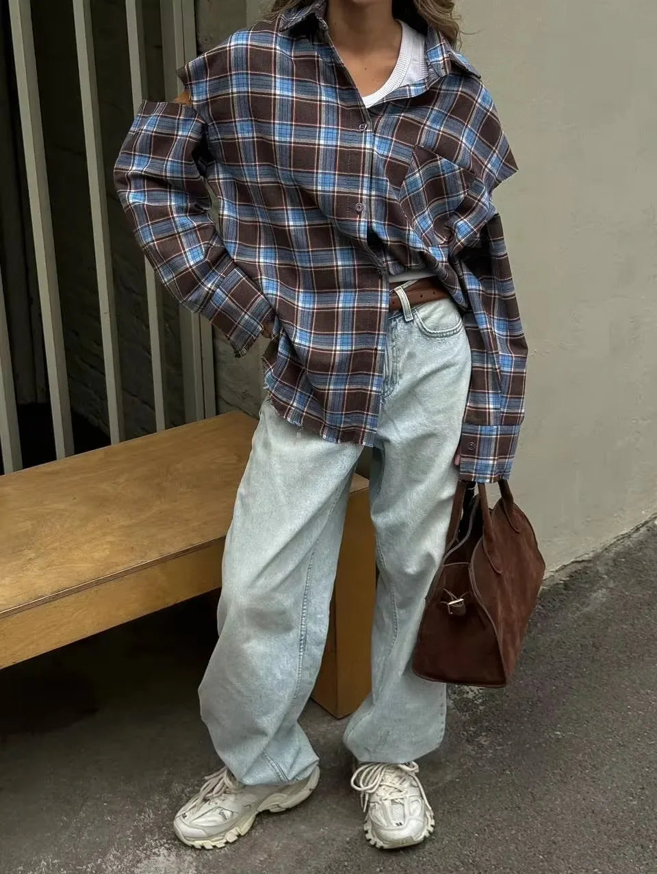 מכופתרת משובצת עם קרעים- אדלה