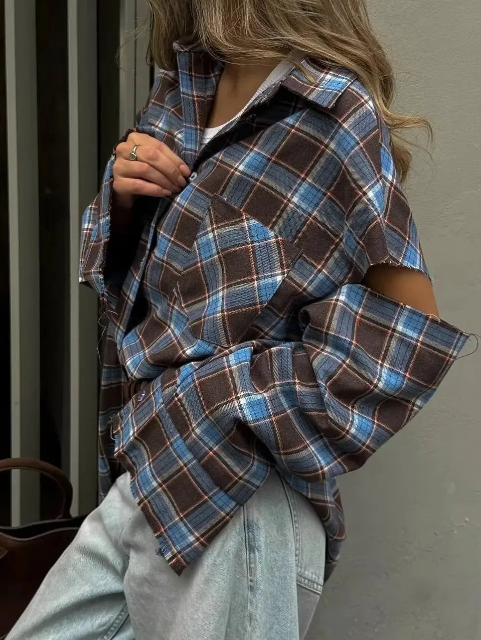 מכופתרת משובצת עם קרעים- אדלה