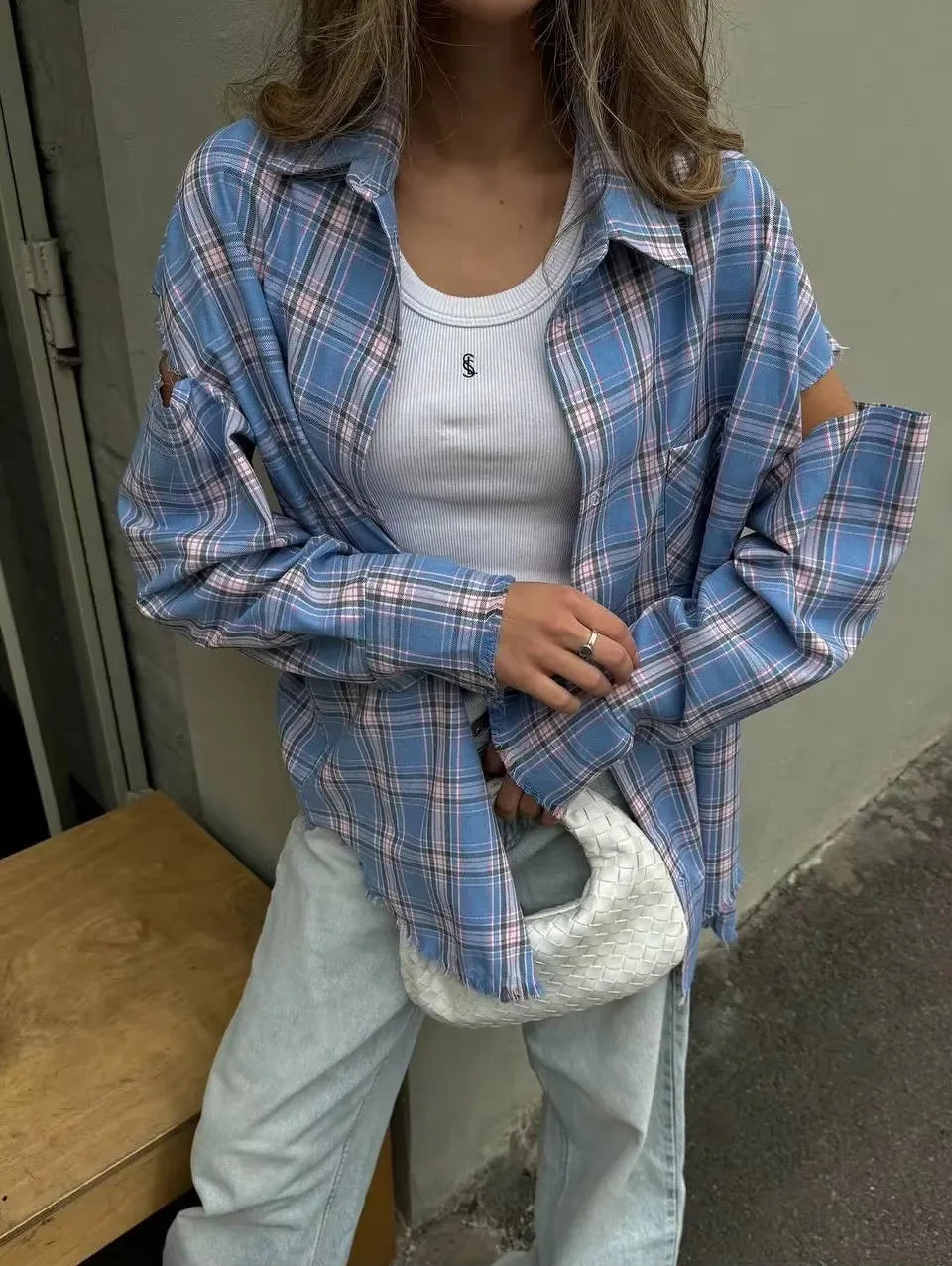 מכופתרת משובצת עם קרעים- אדלה