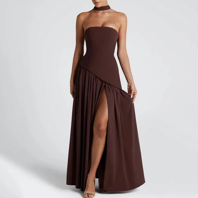 שמלת סטרפלס יוקרתית בשילוב קפלים ושסע